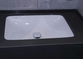 Столеница в ванную комнату из кварцевого камня Samsung Radianz AE498 Alpine Umber