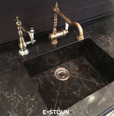 Столешница с островом и интегрированной мойкой из кварца Caeserstone 6338 Woodlands Столешница с островом и интегрированной мойкой из кварца Caeserstone 6338 Woodlands