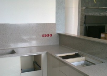 Изделие на кухню из искусственного камня Samsung Staron PB812 Pebble Beach  