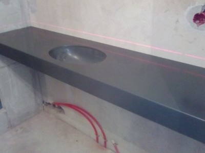 Столешница из камня Samsung Staron Steel с вакуумформованной раковиной в ванную