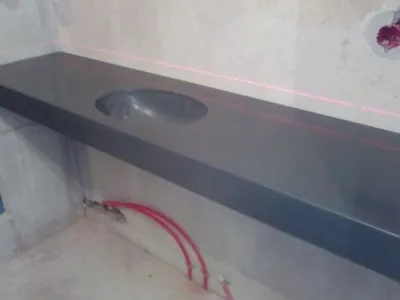 Столешница из камня Samsung Staron Steel с вакуумформованной раковиной в ванную