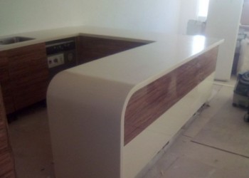 Столешница из акрилового камня Samsung Staron с гнутыми элементами