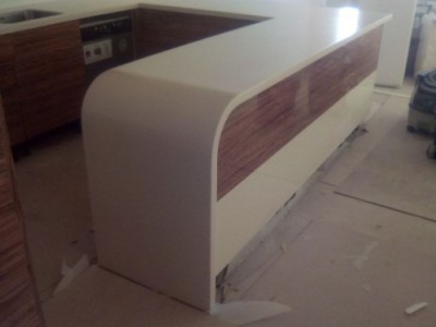 Столешница из акрилового камня Samsung Staron с гнутыми элементами