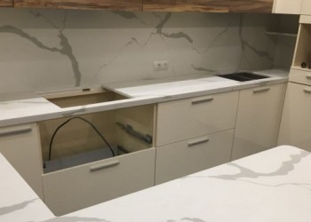 Столешница на кухню из кварцевого камня Samsung Radianz MW123 Monaco White