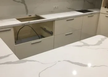 Столешница на кухню из кварцевого камня Samsung Radianz MW123 Monaco White