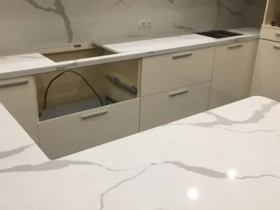 Столешница на кухню из кварцевого камня Samsung Radianz MW123 Monaco White
