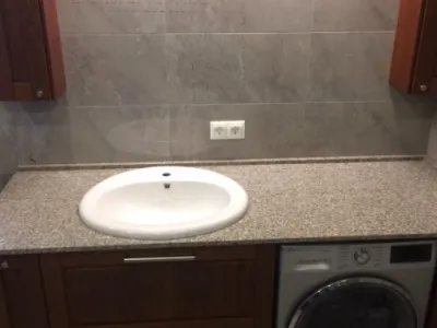 Столешница из камня в ванную комнату: материал кварцевый агломерат Samsung Radianz
