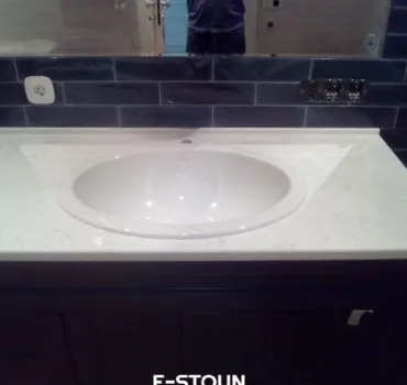 Столешница из кварца Technistone Areti Bianco Noble в ванную комнату Столешница из кварца Technistone Areti Bianco Noble в ванную комнату
