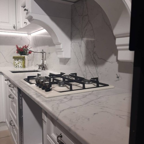 Кварцевый агломерат Avant 7080 Калакатта Пьерфон