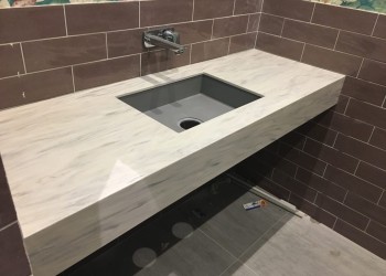 Столешница из искусственного камня в ванную