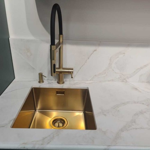 Кварцевый агломерат Avant 7550 Калакатта Канны Голд