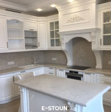 Столешница из кварцевого агломерата Caeserstone 5212 taj royale: фигурная кромка, остров.