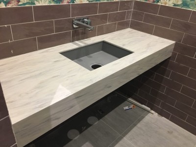 Изделие для ванной из искусственного камня Grandex M710 с "литой" мойкой