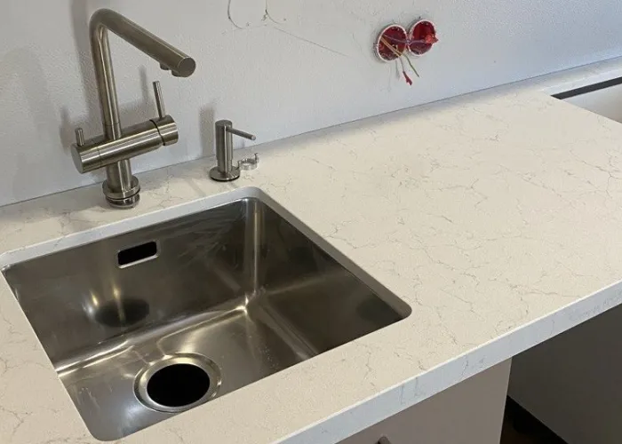Vicostone Valley White: белый кварц под мрамор за 100 000 ₽ под ключ — Медведково