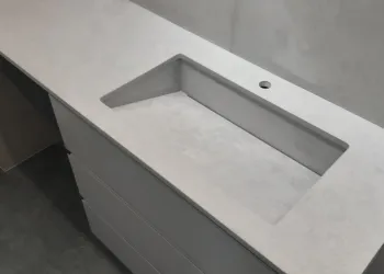 Щелевая раковина из кварцевого агломерата 