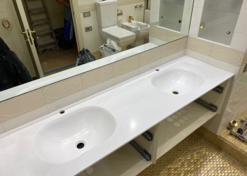 Столешница в ванну с двумя литыми раковинами