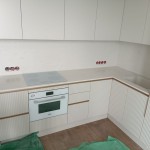 Столешница со стеновой панелью и интегрированной мойкой из кварцевого агломерата Аварус R520 Астраханские пески Столешница со стеновой панелью и интегрированной мойкой из кварцевого агломерата Аварус R520 Астраханские пески