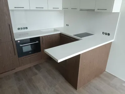 Столешница со стеновой панелью и интегрированной мойкой из кварцевого агломерата Аварус R541 Снега Сибири