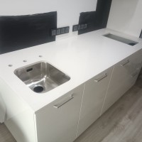 Столешница на кухню и в ванну из кварцевого агломерата Аварус R541 Снега Сибири Столешница на кухню и в ванну из кварцевого агломерата Аварус R541 Снега Сибири