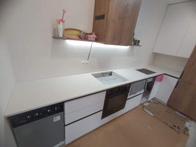 Столешница на кухню из кварцевого агломерата Аварус R543 Пик Эльбруса