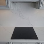 Столешница со стеновой панелью из кварцевого агломерата Аварус R777 Москва Белокаменная Столешница со стеновой панелью из кварцевого агломерата Аварус R777 Москва Белокаменная