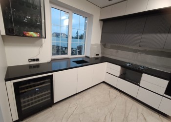 Столешница из кварцевого агломерата Аварус R510 Черное Море