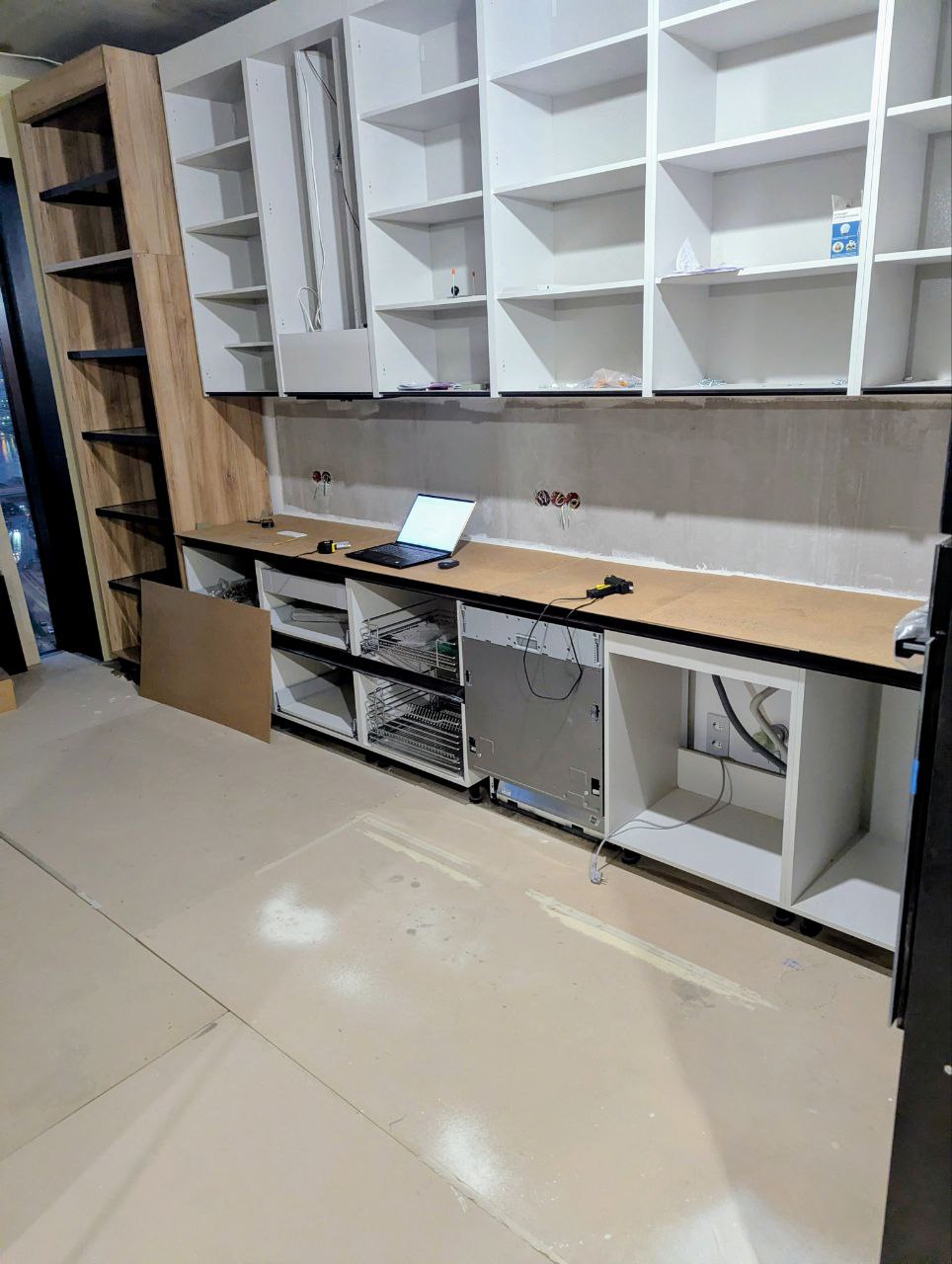 Второй замер при установленной кухне — шаблон из оргалита для столешницы IDS Blanes 0503