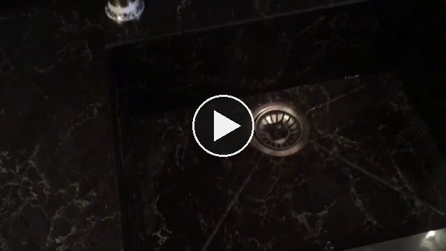 Видеообзор: Столешница с островом и интегрированной мойкой из кварца Caeserstone 6338 Woodlands — ролик 2