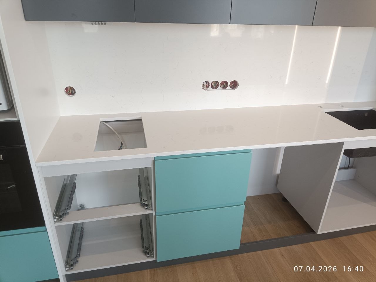 Столешница Аварус R541 Снега Сибири крупный план — текстура камня