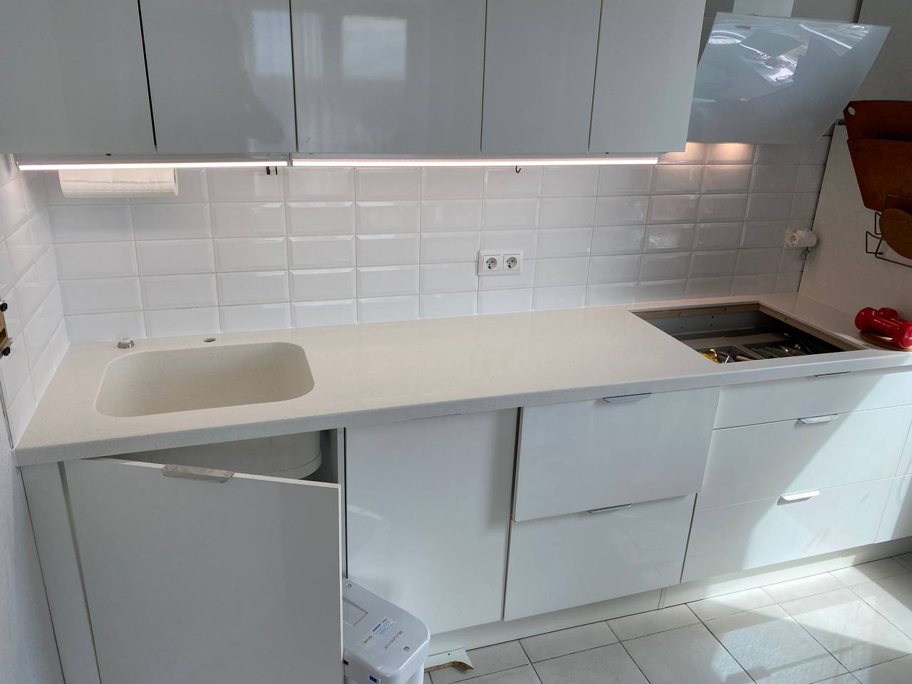 Столешница из акрилового камня Grandex A427 после монтажа — Одинцово