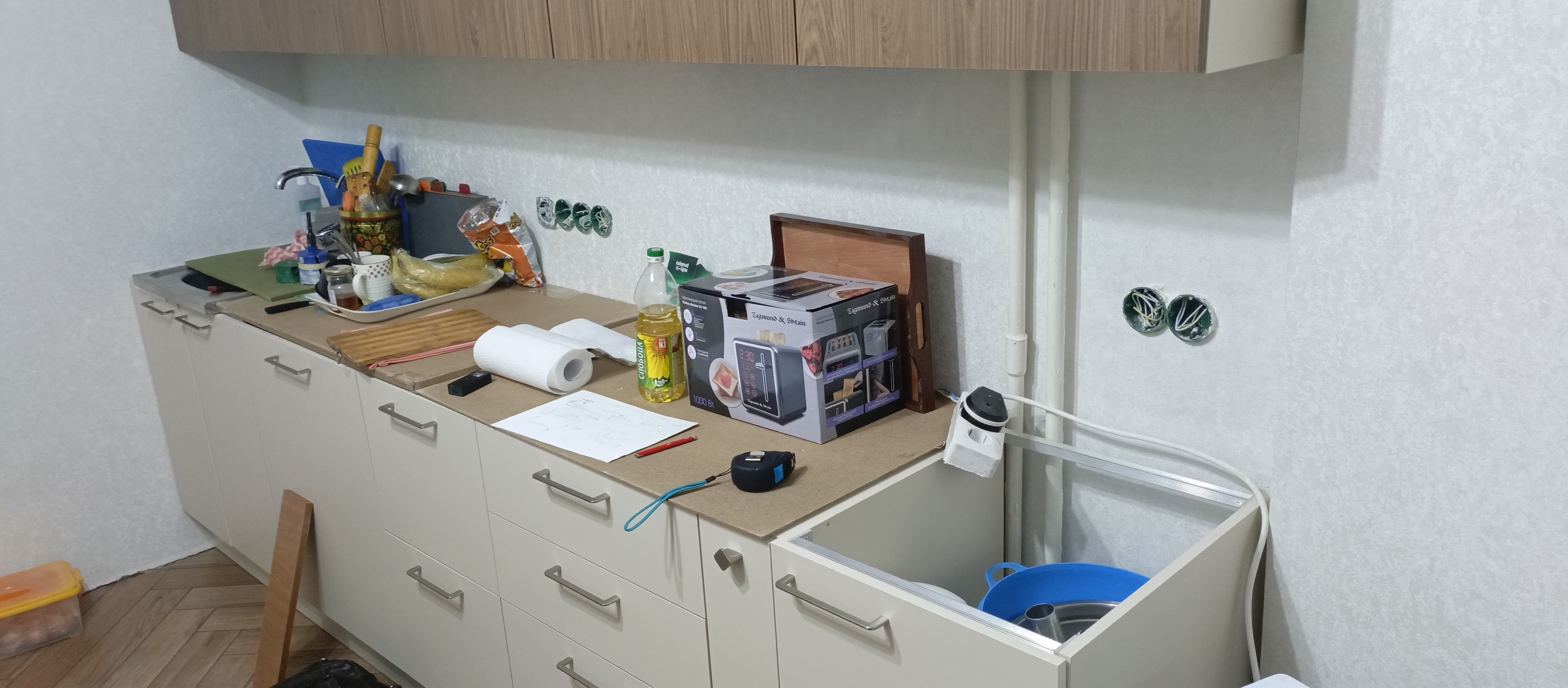 Замер кухни перед изготовлением столешницы Grandex A422 Snow Pile — старая столешница из ДСП, Москва