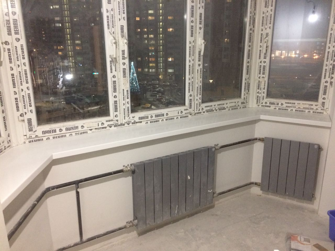 Цена эркерного подоконника из белого камня Эркерный подоконник из белого искусственного камня: цена