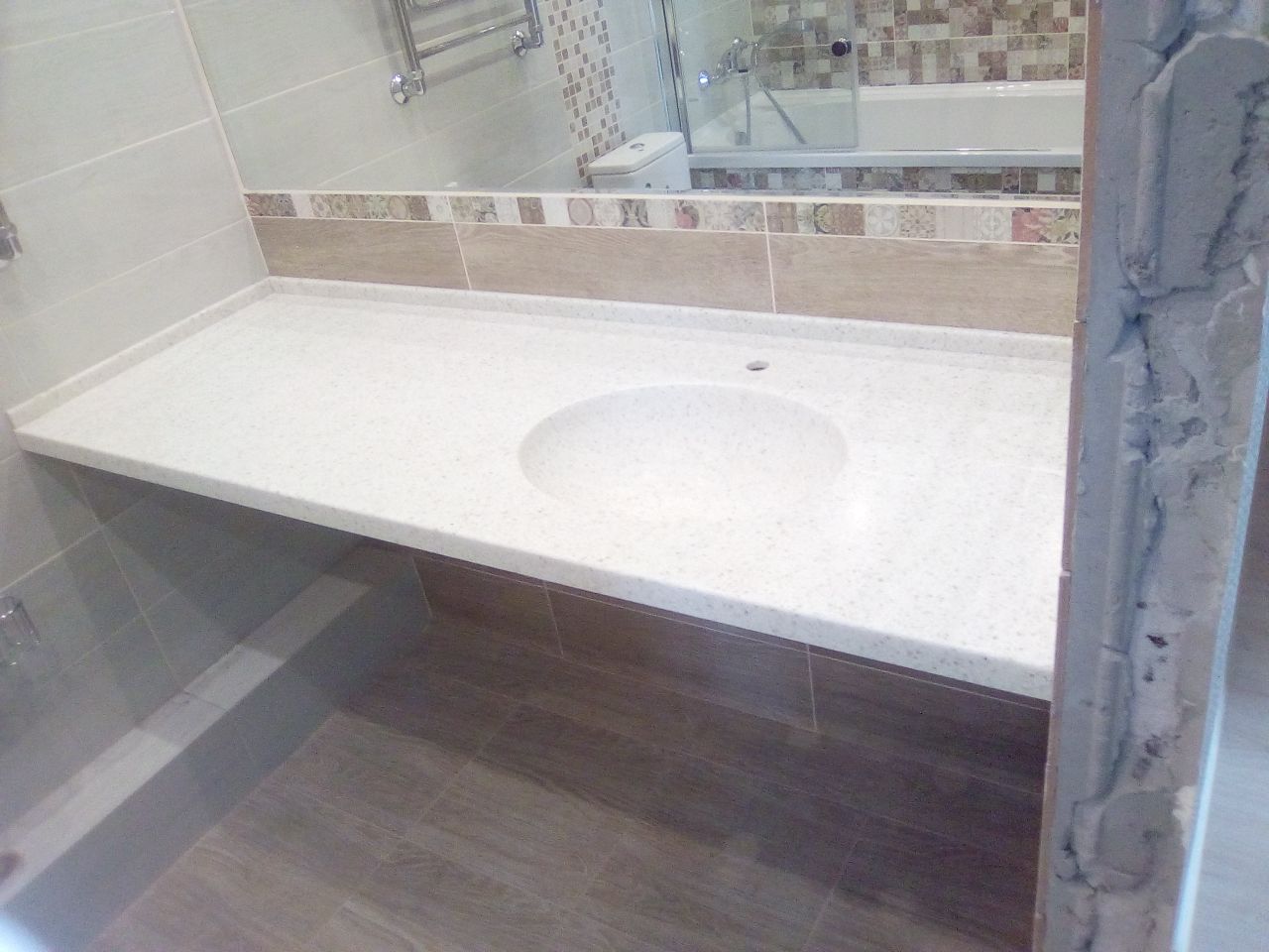Столешница в ванную комнату с литой мойкой из искусственного камня Grandex J 505